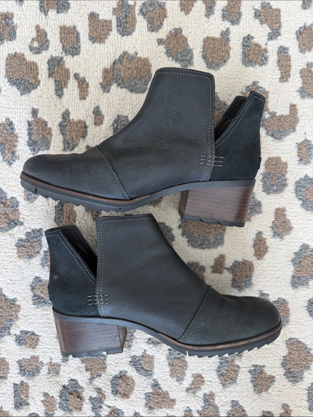 Sorel Black Leather Suede Back Block Heel Ankle Boots